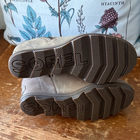 Sorel Women's Joan of Arctic Wedge II Zip Bootie - Picture 8 of 8